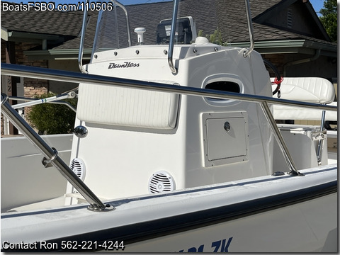 22'  2003 Boston Whaler Dauntless