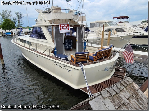 38'  1969 Chris Craft 38 Commander