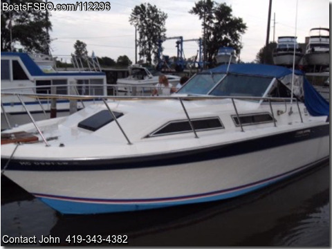 29'  1985 Wellcraft Express Cruiser 2900